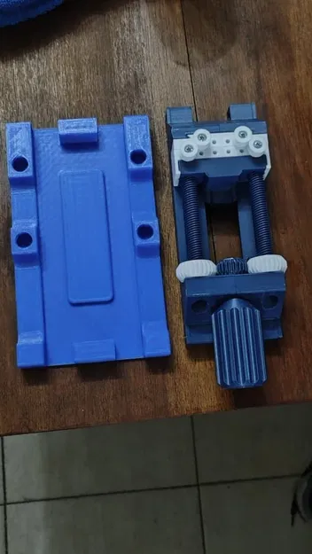 Yet ANOTHER Machine Vise – Đế kẹp bàn kèm helping hand - Image 1