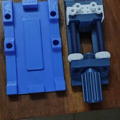 Yet ANOTHER Machine Vise – Đế kẹp bàn kèm helping hand