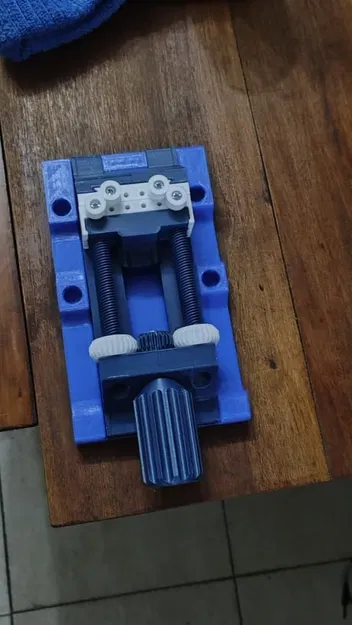 Yet ANOTHER Machine Vise – Đế kẹp bàn kèm helping hand - Image 2