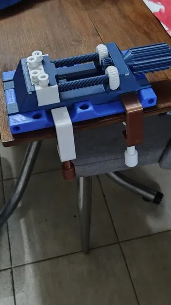 Yet ANOTHER Machine Vise – Đế kẹp bàn kèm helping hand - Image 3