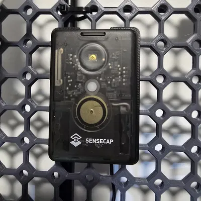 Đế sạc Seeed Studio SenseCAP T1000-E gắn Multiconnect