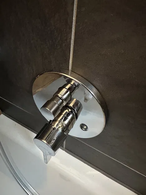 Khóa vòi bồn tắm Hansgrohe – Ngăn gạt tự về miệng vòi - Image 2