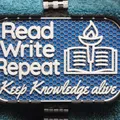 Bảng treo “Read, Write, Repeat” - Thumbnail 1