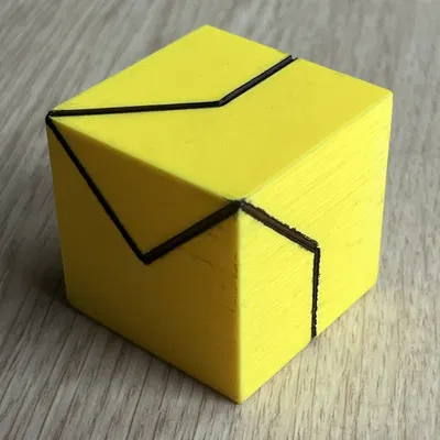 Mô hình hình lập phương với đường gấp khúc không gian khép kín trên bề mặt