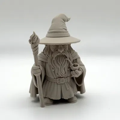 Gnomedalf – Kẻ Lữ Hành Xám của Khu Vườn