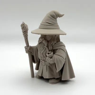 Gnomedalf – Kẻ Lữ Hành Xám của Khu Vườn