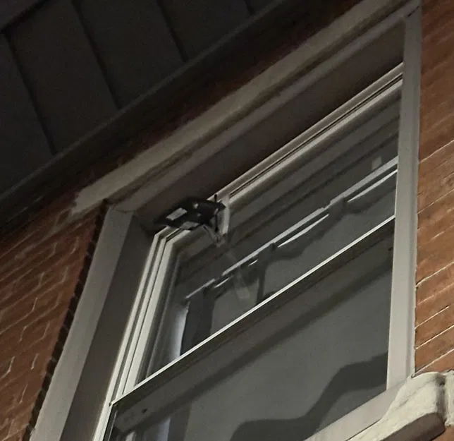 Giá treo cửa sổ (không khoan) cho Harbor Breeze Solar Meshtastic Node + SMA - Image 3