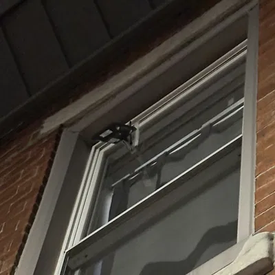 Giá treo cửa sổ (không khoan) cho Harbor Breeze Solar Meshtastic Node + SMA