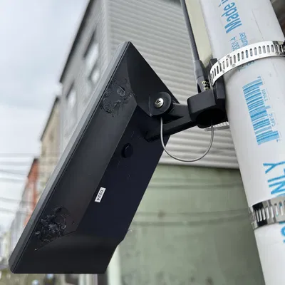 Giá gắn cột cho Harbor Breeze Solar Meshtastic Node kèm antenna SMA