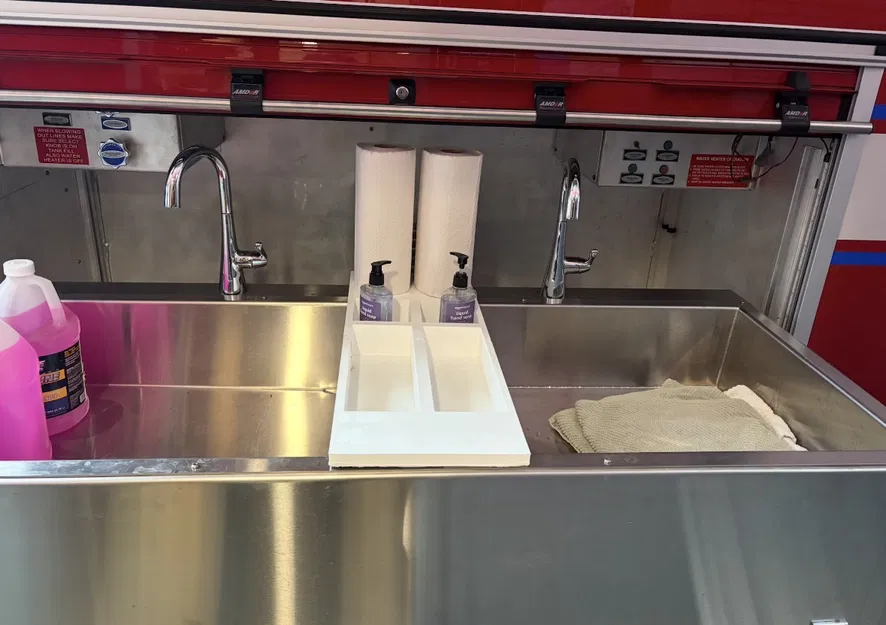 Khay sắp xếp bồn rửa Fire Rehab Sink Organizer - Image 1