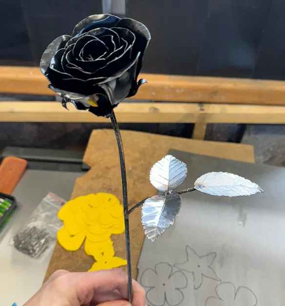 Bộ template (khuôn) Steel Rose cho ngày Valentine - Image 1