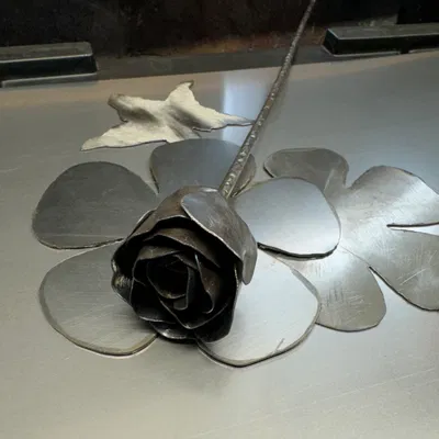Bộ template (khuôn) Steel Rose cho ngày Valentine