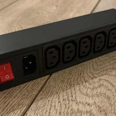 PDU IEC gắn rack 10-inch (Rack mount IEC Power Distribution Unit)