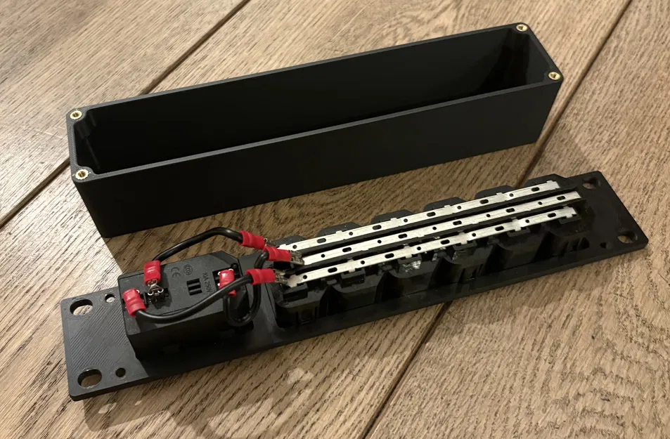 PDU IEC gắn rack 10-inch (Rack mount IEC Power Distribution Unit) - Image 4