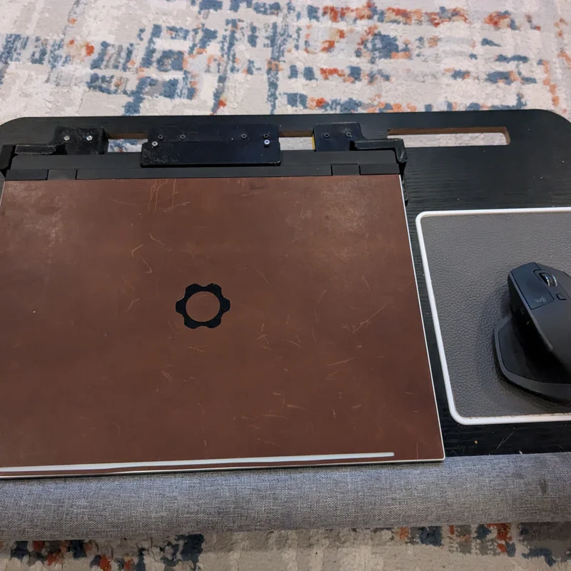 Ngàm gắn laptop Framework 16 (Framework 16 Laptop Mount)