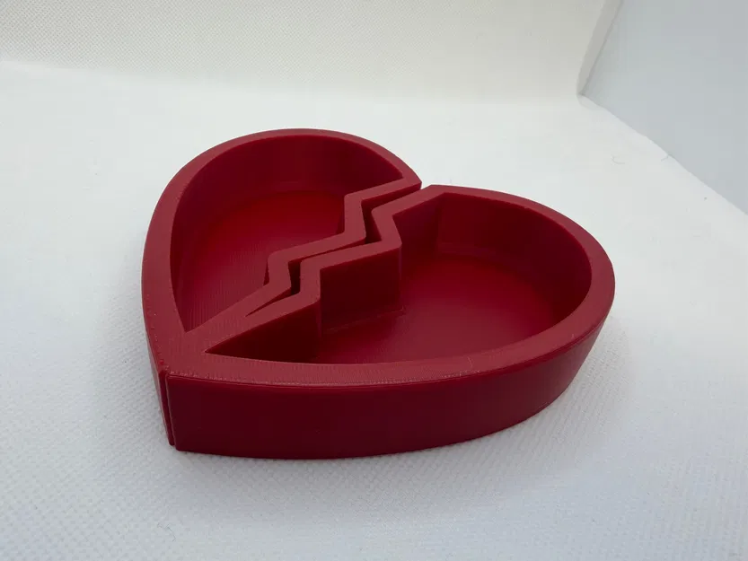 Khay Trái Tim Vỡ / Đĩa Đựng Trang Sức (Broken Heart Tray / Jewelry Dish) - Image 1