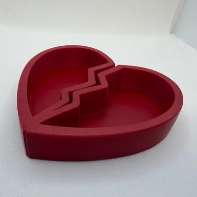 Khay Trái Tim Vỡ / Đĩa Đựng Trang Sức (Broken Heart Tray / Jewelry Dish)