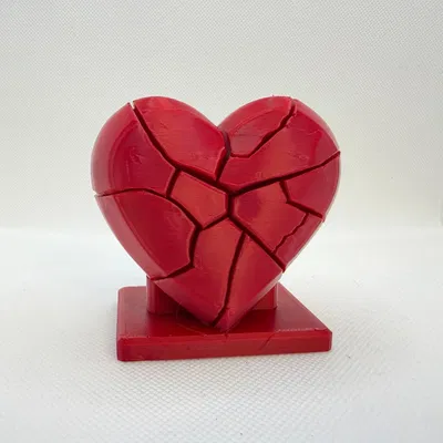 Tượng Điêu Khắc Trái Tim Tan Vỡ (Broken Heart Sculpture)