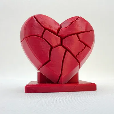 Tượng Điêu Khắc Trái Tim Tan Vỡ (Broken Heart Sculpture)