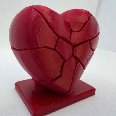 Tượng Điêu Khắc Trái Tim Tan Vỡ (Broken Heart Sculpture)