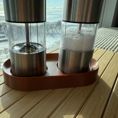 Khay đựng hũ xay muối & tiêu (Salt and Pepper Dispenser Holder)