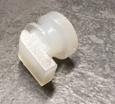 Regalbodenträger – Đỡ kệ nhựa cho tủ kim loại/tủ kho - Image 2