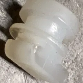 Regalbodenträger – Đỡ kệ nhựa cho tủ kim loại/tủ kho