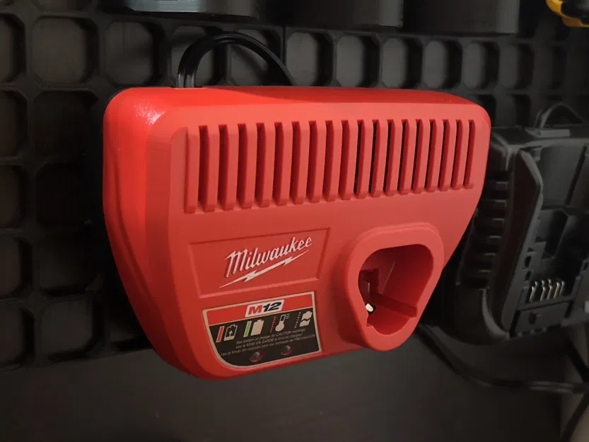 Ngàm gắn openGrid cho bộ sạc Milwaukee M12 - Image 1