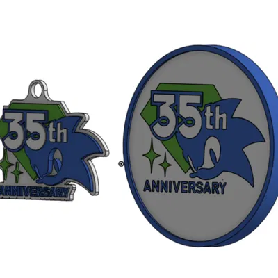 Móc khóa và lót ly logo kỷ niệm 35 năm Sonic