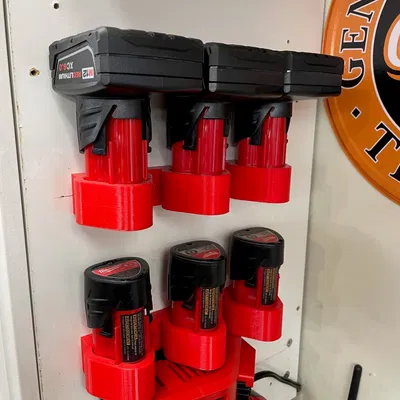 Giá treo tường 3 pin Milwaukee M12