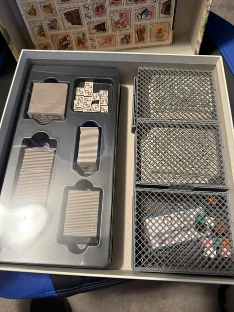 Insert Stamp Swamp: ít PLA, khay có nắp, để dọc, cho bài có sleeve, mở rộng - Image 2