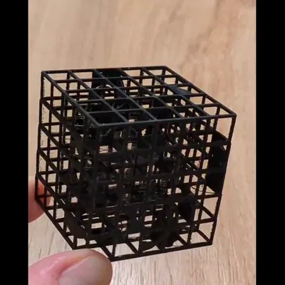 Khối Lập Phương Ba Góc Nhìn: Tri Ân Những Biểu Tượng