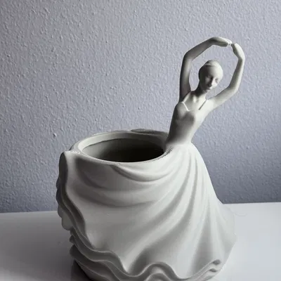 Ống đựng bút Ballerina – Tượng trang trí bàn làm việc thanh lịch