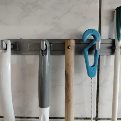 Móc treo biến thiên (Variable hanger) - Variabilní věšák