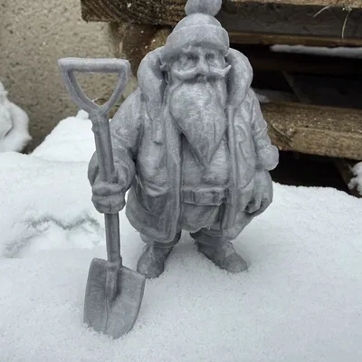 Ông già Noel cầm xẻng xúc tuyết