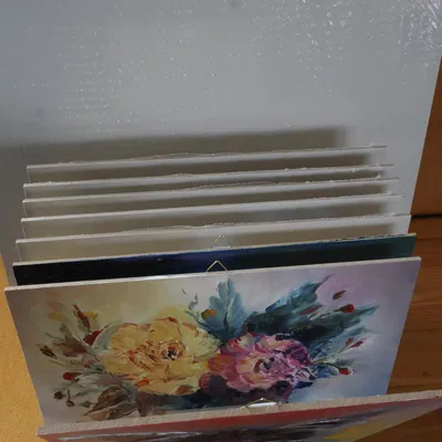 Giá đỡ trưng bày tranh trên painting plate (lật xem 9 tấm)