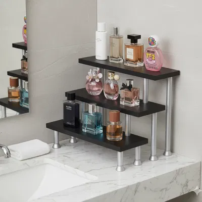 Giá đỡ để đặt đồ vật (ví dụ: nước hoa/colonia)