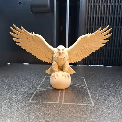 Người Gác Bầu Trời – Tượng Điêu Khắc Đại Bàng