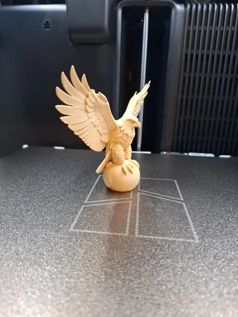 Người Gác Bầu Trời – Tượng Điêu Khắc Đại Bàng - Image 2