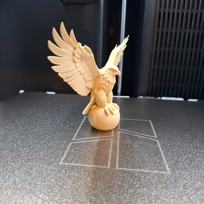 Người Gác Bầu Trời – Tượng Điêu Khắc Đại Bàng