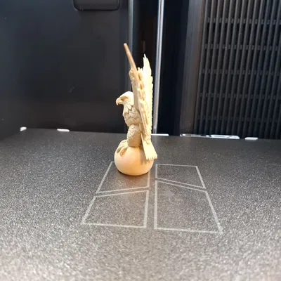 Người Gác Bầu Trời – Tượng Điêu Khắc Đại Bàng