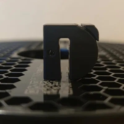 Kẹp giữ filament trên cuộn (Clip na držení filamentu na cívce)