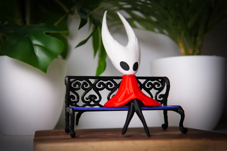 Hornet ngồi trên ghế băng - Image 2