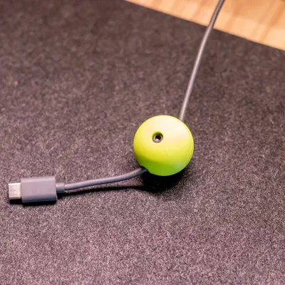 CableBall - Kẹp giữ cáp đơn giản cho bàn làm việc