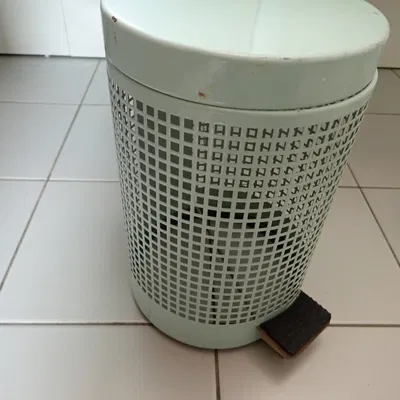 Đế chống trượt cho thùng rác phòng tắm