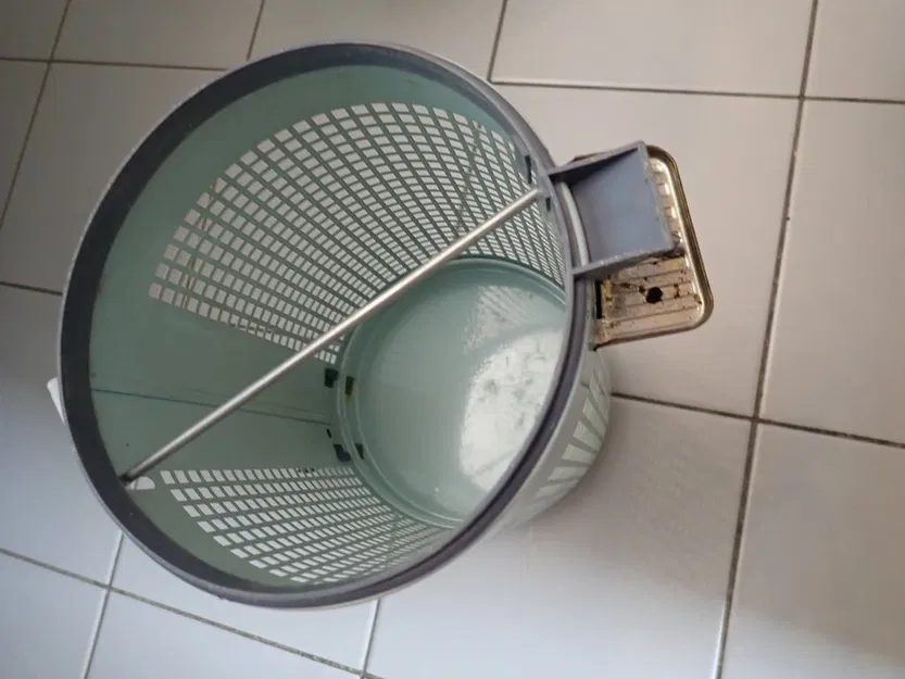 Đế chống trượt cho thùng rác phòng tắm - Image 4