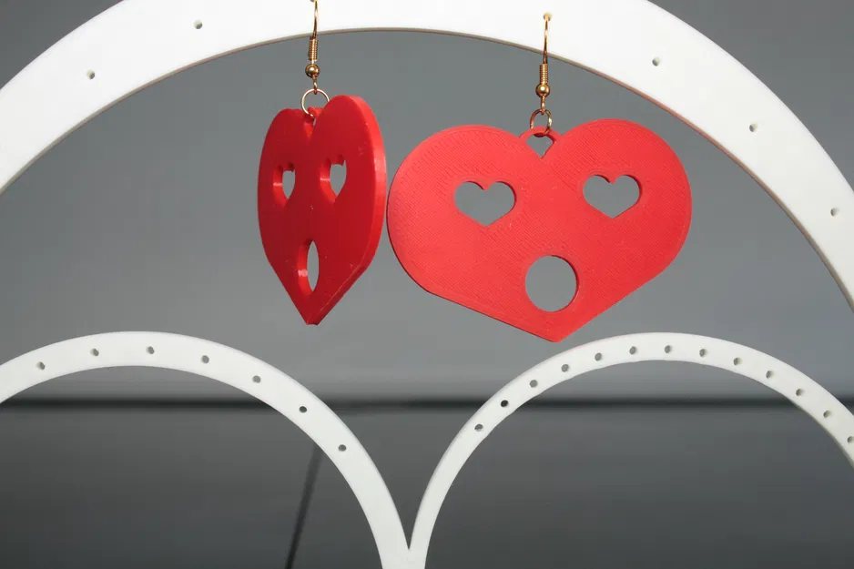 Bộ bông tai hình tim kèm stand (Set of Heart earrings with stand) - Image 3