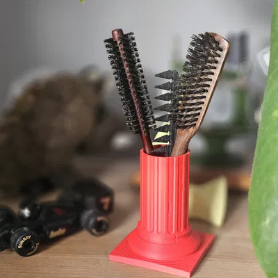 Ống đựng bút lấy cảm hứng từ cột La Mã