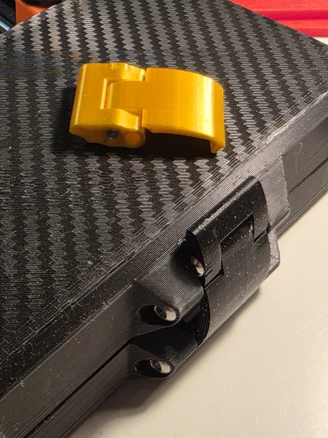 Hộp parametric gọn mảnh có chốt gài (sleek box with latch) - Image 2