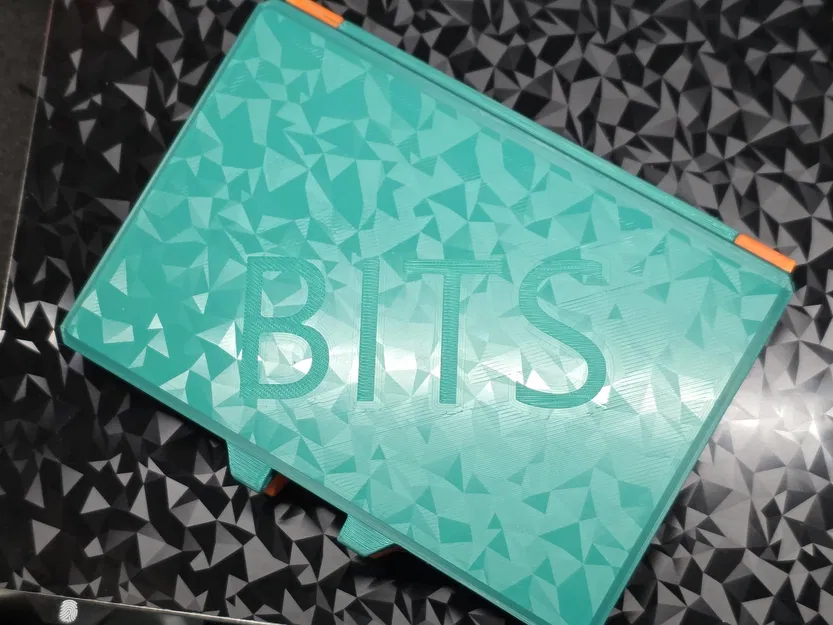 Hộp parametric gọn mảnh có chốt gài (sleek box with latch) - Image 4